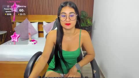 Snapshot of evelin_leroy chatting on March 2025 12:01:02 PM BELLA online show from March 2025 12:01:02 PM