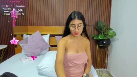 Snapshot of evelin_leroy chatting on March 2025 03:24:01 PM BELLA online show from March 2025 03:24:01 PM