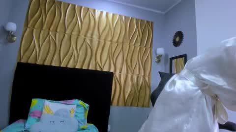 Snapshot of evelin_shy chatting on November 2025 03:25:01 PM Evelin online show from November 2025 03:25:01 PM