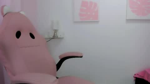 Snapshot of evelin_shy chatting on April 2026 03:06:01 AM Evelin online show from April 2026 03:06:01 AM