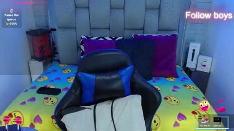 evelin zaens online show from October 2025 07:05:02 AM