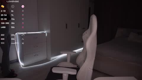 Evelina online show from October 2025 03:20:02 PM