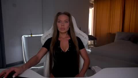 Evelina online show from May 2026 11:49:01 AM