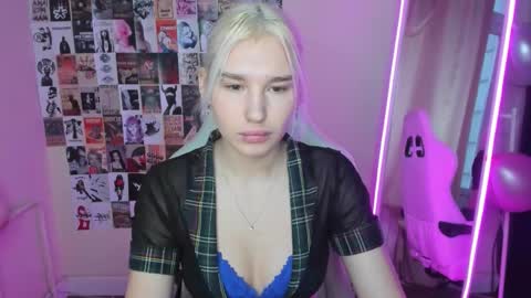 Evelina online show from December 2025 02:42:02 AM