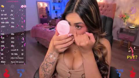 Eveline  online show from December 2025 06:57:02 PM