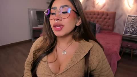 Eveline  online show from June 2026 01:28:02 AM