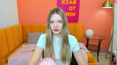 Snapshot of evelineamore chatting on May 2026 01:55:01 AM Eveline online show from May 2026 01:55:01 AM