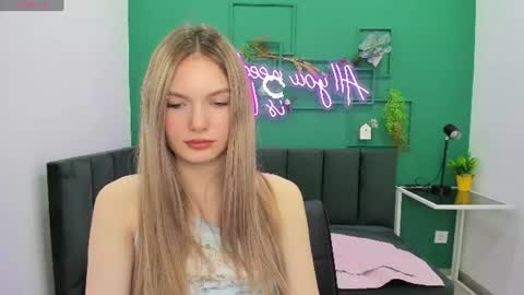 Snapshot of evelineamore chatting on June 2026 09:02:01 AM Eveline online show from June 2026 09:02:01 AM