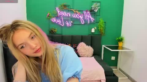 Snapshot of evelineamore chatting on June 2026 08:52:01 AM Eveline online show from June 2026 08:52:01 AM