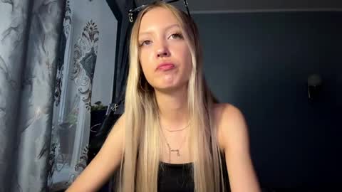 Snapshot of evelinegallucci chatting on June 2026 02:06:02 PM Katy online show from June 2026 02:06:02 PM