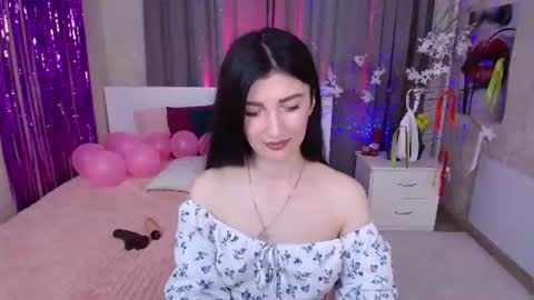 Snapshot of evelingills chatting on June 2026 05:24:01 AM Evelin online show from June 2026 05:24:01 AM