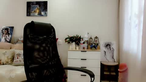 evelove online show from February 2025 08:04:01 AM