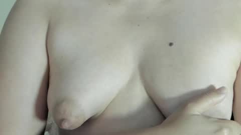 Snapshot of evelyn_2511 chatting on May 2026 01:51:01 PM Evelyn online show from May 2026 01:51:01 PM