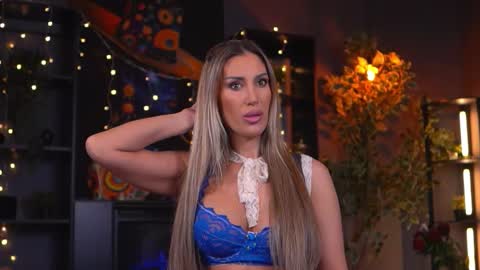 Evelyn online show from December 2025 07:21:01 PM