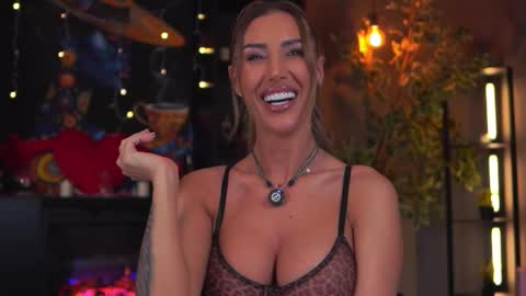 Evelyn online show from March 2026 07:11:01 PM