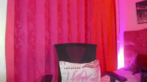 Snapshot of evelyn_sandoval chatting on April 2026 12:27:01 AM Evelyn Sandoval online show from April 2026 12:27:01 AM