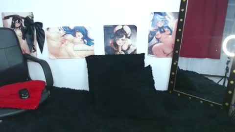 Snapshot of evelyn_sheeran chatting on October 2025 03:40:02 AM Julieta online show from October 2025 03:40:02 AM