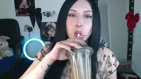 Snapshot of evelyn_sheeran chatting on April 2026 05:18:02 AM Julieta online show from April 2026 05:18:02 AM