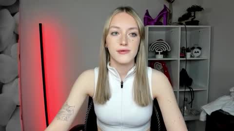 evelynblond online show from February 2026 06:37:01 AM