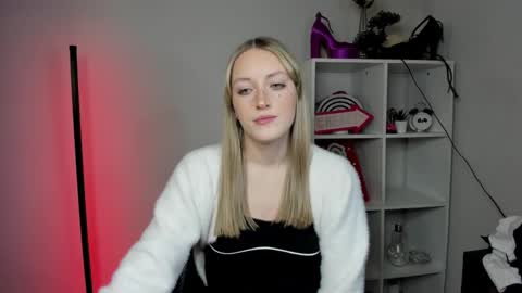 evelynblond online show from March 2026 01:26:02 PM