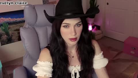 Snapshot of evelynclaire chatting on March 2026 06:18:01 AM Evelyn Claire online show from March 2026 06:18:01 AM