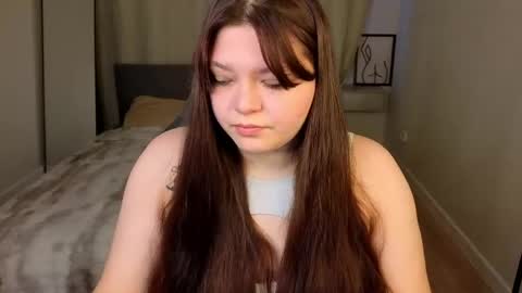 Snapshot of evelyne_loo chatting on April 2026 01:00:02 AM Evelyne Loo online show from April 2026 01:00:02 AM