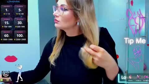 evelyne_rose online show from October 2025 04:31:02 AM