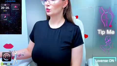 Snapshot of evelyne_rose chatting on July 2026 05:03:02 AM evelyne_rose online show from July 2026 05:03:02 AM