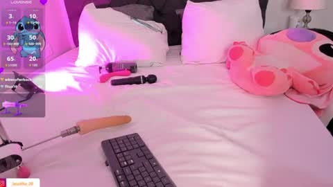 Snapshot of evelynhoward23 chatting on June 2026 12:32:02 AM LAURA SOFIA INDEPENDENT MODEL FOLLOW ME NOW ALMOST 10000 FOLLOWERS online show from June 2026 12:32:02 AM