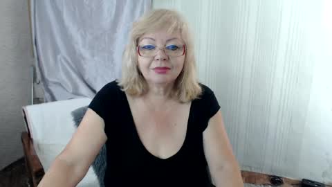 Snapshot of evelynloveshy chatting on June 2026 06:12:02 AM BarbaraBlondy online show from June 2026 06:12:02 AM