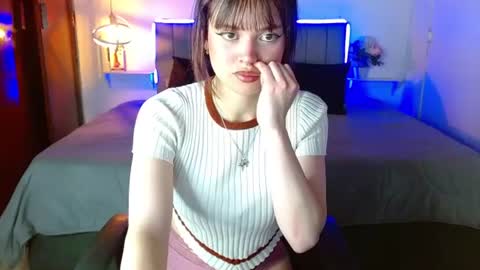 evelynn_fox_ online show from June 2026 07:12:01 PM