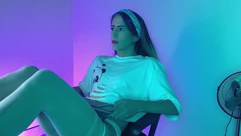 everly_monroe online show from October 2025 05:48:02 PM