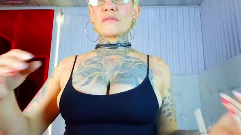 Snapshot of everlyn_sexx chatting on April 2026 02:51:02 PM everlyn_sexx online show from April 2026 02:51:02 PM