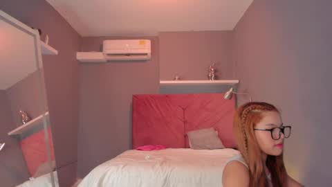 Snapshot of everyh chatting on September 2025 07:57:01 PM Sophia online show from September 2025 07:57:01 PM