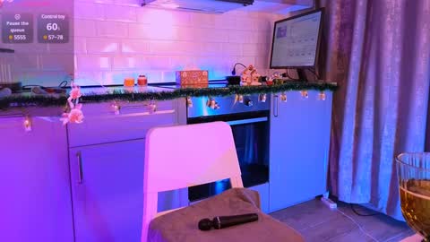 Snapshot of evestone_ chatting on January 2025 04:29:01 AM      Help me us to make 55 thumbs up  online show from January 2025 04:29:01 AM