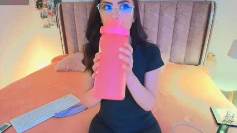 Snapshot of evette1 chatting on March 2026 12:14:01 AM Evette online show from March 2026 12:14:01 AM