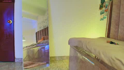 Snapshot of evette1 chatting on April 2026 12:46:02 AM Evette online show from April 2026 12:46:02 AM