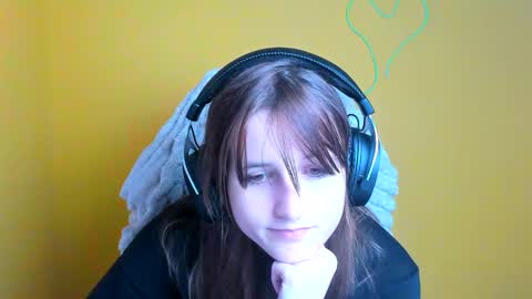 Evie online show from November 2025 06:19:02 PM