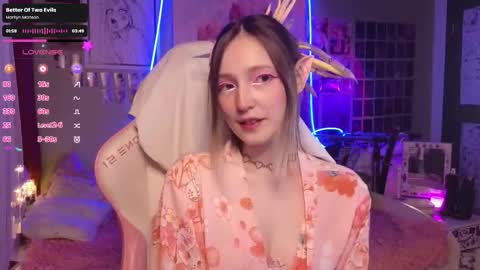 Evie online show from November 2025 09:25:02 PM