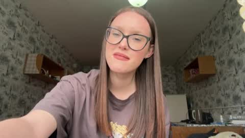 Snapshot of evitamoodie chatting on April 2026 11:19:02 AM Chloe online show from April 2026 11:19:02 AM