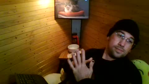 Snapshot of evpierce chatting on April 2026 08:07:02 AM EvPierce online show from April 2026 08:07:02 AM