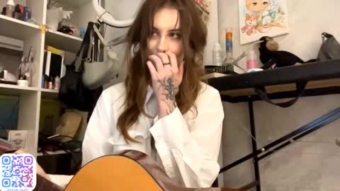 Snapshot of evva_avve_ chatting on November 2025 10:10:01 PM evva_avve_ online show from November 2025 10:10:01 PM