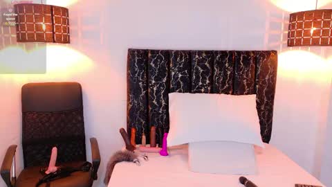 evvaa_moon online show from April 2026 12:53:02 PM