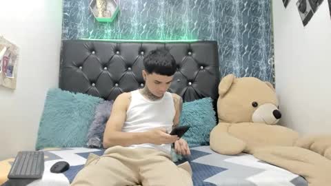 Snapshot of exotichot_couple chatting on November 2025 10:43:02 PM exotichot_couple online show from November 2025 10:43:02 PM