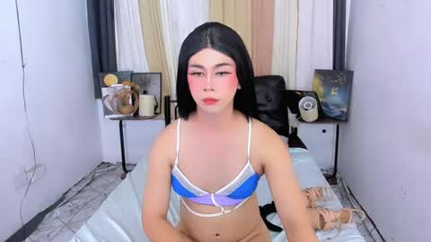 Snapshot of expensive_elise chatting on June 2026 10:37:02 AM expensive_elise online show from June 2026 10:37:02 AM