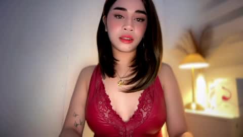 Snapshot of expensivets_chloe chatting on April 2026 05:00:01 PM chloee online show from April 2026 05:00:01 PM