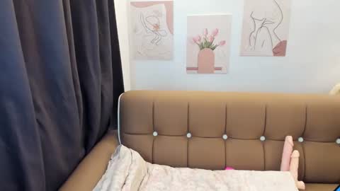 Snapshot of expnsivecandy06 chatting on October 2025 09:03:01 PM hotandsexygiendy online show from October 2025 09:03:01 PM