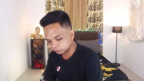 Snapshot of extraservice69menx chatting on September 2025 10:04:02 AM JOHNDAVE online show from September 2025 10:04:02 AM