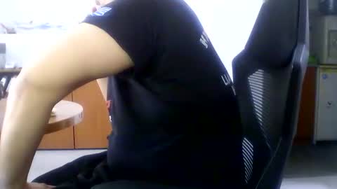 Snapshot of extrex2 chatting on March 2026 11:32:01 AM derssing online show from March 2026 11:32:01 AM