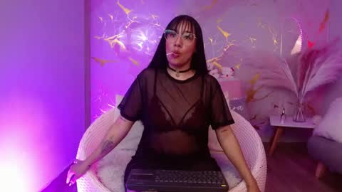 Snapshot of eylin_lux chatting on May 2026 03:39:02 PM Eylin online show from May 2026 03:39:02 PM